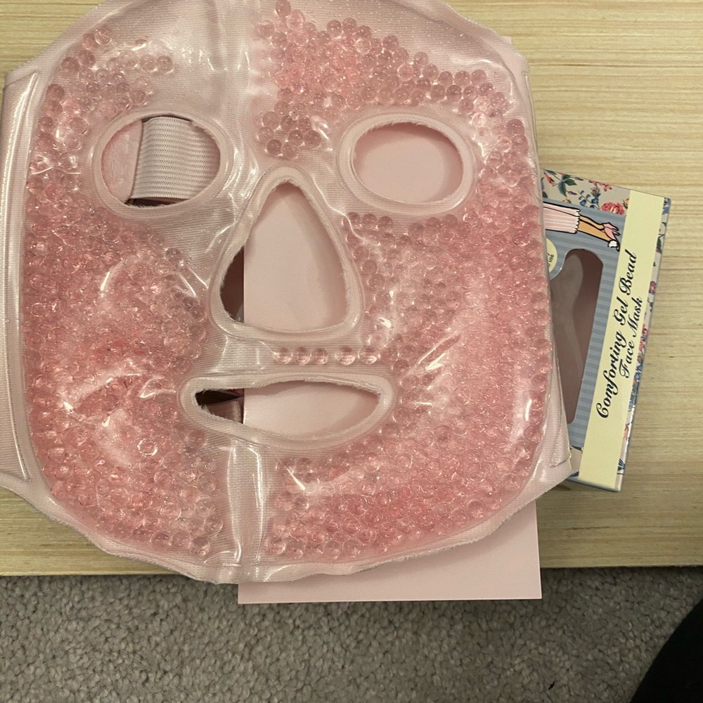 Vintage Cosmetics gel bead face mask